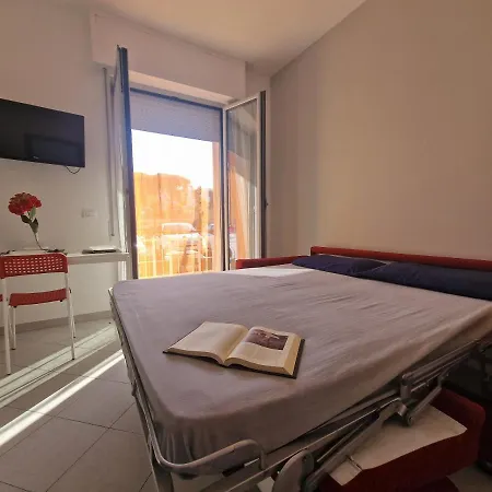 450 M Dal Mare Con Giardino - Free Parking Loano